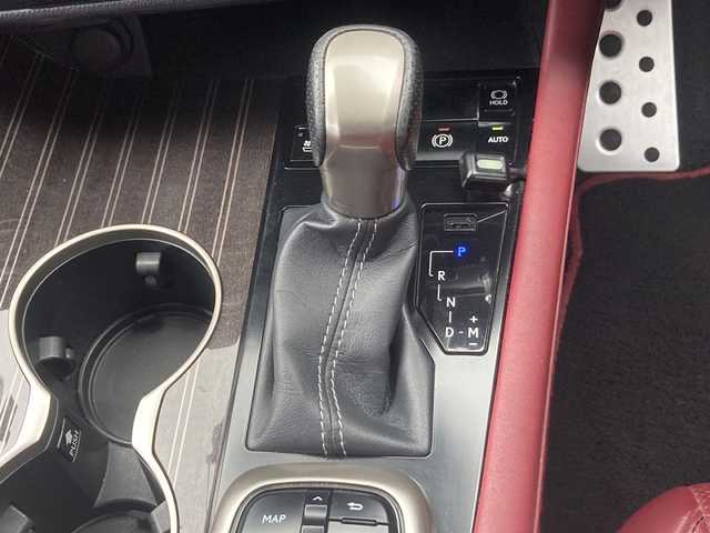 レクサス ＲＸ 200t Fスポーツ 佐賀県 2015(平27)年 9.6万km ホワイトノーヴァガラスフレーク サンルーフ/純正ナビ/パノラマミックビューモニター/プリクラッシュセーフティ/レーンディパーチャーアラート/オートハイビーム/アダプティブクルーズコントロール/クリアランスソナー/ブラインドスポットモニター/リアクロストラフィックアラート/ヘッドアップディスプレイ/電動パーキングブレーキ/オートブレーキホールド/赤革シート/シートヒーター/エアシート/メモリパワーシート/ステアリングヒーター/ステアリングリモコン/パワーバックドア/ドライブレコーダー/ビルトインETC2.0/プッシュスタート/スマートキー/3眼LEDヘッドライト/フォグライト/純正アルミホイール