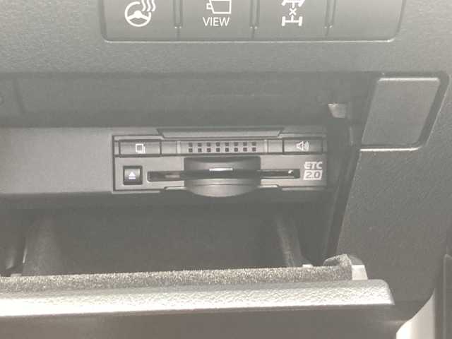 レクサス ＲＸ 200t Fスポーツ 佐賀県 2015(平27)年 9.6万km ホワイトノーヴァガラスフレーク サンルーフ/純正ナビ/パノラマミックビューモニター/プリクラッシュセーフティ/レーンディパーチャーアラート/オートハイビーム/アダプティブクルーズコントロール/クリアランスソナー/ブラインドスポットモニター/リアクロストラフィックアラート/ヘッドアップディスプレイ/電動パーキングブレーキ/オートブレーキホールド/赤革シート/シートヒーター/エアシート/メモリパワーシート/ステアリングヒーター/ステアリングリモコン/パワーバックドア/ドライブレコーダー/ビルトインETC2.0/プッシュスタート/スマートキー/3眼LEDヘッドライト/フォグライト/純正アルミホイール