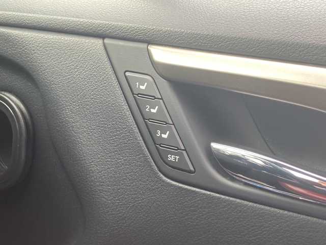 レクサス ＲＸ 200t Fスポーツ 佐賀県 2015(平27)年 9.6万km ホワイトノーヴァガラスフレーク サンルーフ/純正ナビ/パノラマミックビューモニター/プリクラッシュセーフティ/レーンディパーチャーアラート/オートハイビーム/アダプティブクルーズコントロール/クリアランスソナー/ブラインドスポットモニター/リアクロストラフィックアラート/ヘッドアップディスプレイ/電動パーキングブレーキ/オートブレーキホールド/赤革シート/シートヒーター/エアシート/メモリパワーシート/ステアリングヒーター/ステアリングリモコン/パワーバックドア/ドライブレコーダー/ビルトインETC2.0/プッシュスタート/スマートキー/3眼LEDヘッドライト/フォグライト/純正アルミホイール