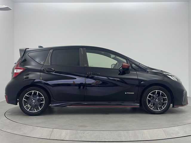 日産 ノート e－パワー ニスモ 大阪府 2017(平29)年 6.2万km スーパーブラック 純正ナビ/nismo専用シート/nismo16インチアルミホイール/nismoエアロ/e-power/アラウンドビューモニター/デジタルインナーミラー/エマージェンシーブレーキ/車線逸脱防止/LEDヘッドライト/保証書/点検記録簿