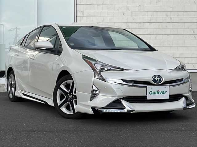 トヨタ プリウス A プレミアム　ツーリングセレ 岩手県 2017(平29)年 8.5万km ホワイトパールクリスタルシャイン 4WD/純正9インチナビ(CD/DVD/SD/ラジオ/BT)/フルセグテレビ/バックカメラ/社外エアロパーツ/レザーシート/前席シートヒーター/D席パワーシート/ビルトインETC/パーキングアシスト/AC100V電源/ヘッドアップディスプレイ/プリクラッシュセーフティ/レーンディパーチャーアラート/レーダークルーズコントロール/オートハイビーム/ブラインドスポットモニター/横滑り防止機能/コーナーセンサー/純正17inアルミホイール/純正フロアマット/純正トノカバー/LEDヘッドライト/フォグランプ/ステアリングスイッチ/スマートキー(×2)