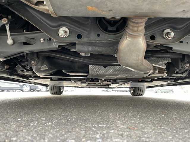 トヨタ プリウス A プレミアム　ツーリングセレ 岩手県 2017(平29)年 8.5万km ホワイトパールクリスタルシャイン 4WD/純正9インチナビ(CD/DVD/SD/ラジオ/BT)/フルセグテレビ/バックカメラ/社外エアロパーツ/レザーシート/前席シートヒーター/D席パワーシート/ビルトインETC/パーキングアシスト/AC100V電源/ヘッドアップディスプレイ/プリクラッシュセーフティ/レーンディパーチャーアラート/レーダークルーズコントロール/オートハイビーム/ブラインドスポットモニター/横滑り防止機能/コーナーセンサー/純正17inアルミホイール/純正フロアマット/純正トノカバー/LEDヘッドライト/フォグランプ/ステアリングスイッチ/スマートキー(×2)