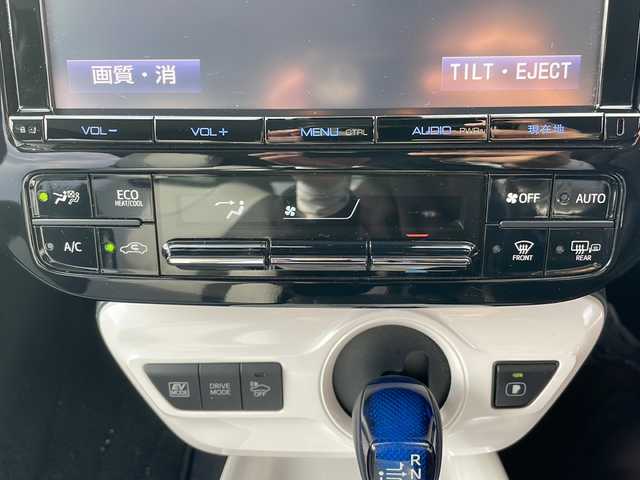 トヨタ プリウス A プレミアム　ツーリングセレ 岩手県 2017(平29)年 8.5万km ホワイトパールクリスタルシャイン 4WD/純正9インチナビ(CD/DVD/SD/ラジオ/BT)/フルセグテレビ/バックカメラ/社外エアロパーツ/レザーシート/前席シートヒーター/D席パワーシート/ビルトインETC/パーキングアシスト/AC100V電源/ヘッドアップディスプレイ/プリクラッシュセーフティ/レーンディパーチャーアラート/レーダークルーズコントロール/オートハイビーム/ブラインドスポットモニター/横滑り防止機能/コーナーセンサー/純正17inアルミホイール/純正フロアマット/純正トノカバー/LEDヘッドライト/フォグランプ/ステアリングスイッチ/スマートキー(×2)