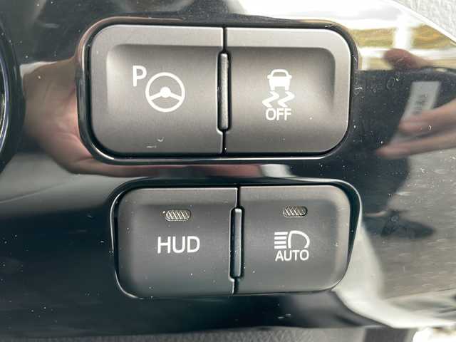 トヨタ プリウス A プレミアム　ツーリングセレ 岩手県 2017(平29)年 8.5万km ホワイトパールクリスタルシャイン 4WD/純正9インチナビ(CD/DVD/SD/ラジオ/BT)/フルセグテレビ/バックカメラ/社外エアロパーツ/レザーシート/前席シートヒーター/D席パワーシート/ビルトインETC/パーキングアシスト/AC100V電源/ヘッドアップディスプレイ/プリクラッシュセーフティ/レーンディパーチャーアラート/レーダークルーズコントロール/オートハイビーム/ブラインドスポットモニター/横滑り防止機能/コーナーセンサー/純正17inアルミホイール/純正フロアマット/純正トノカバー/LEDヘッドライト/フォグランプ/ステアリングスイッチ/スマートキー(×2)