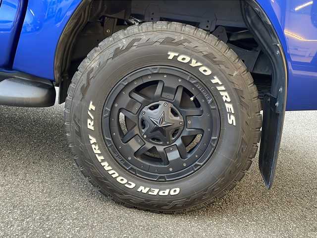 トヨタ ハイラックス Z 兵庫県 2018(平30)年 6万km ネビュラブルーM 純正ディーラーオプションナビ/・BT/・フルセグTV/プリクラッシュ/レーンアシスト/バックカメラ/ドラレコ/ダウンヒルアシストコントロール/センターデフロック/カーテンエアバック/純正フロアマット/ETC/４WD/LEDヘッドライト