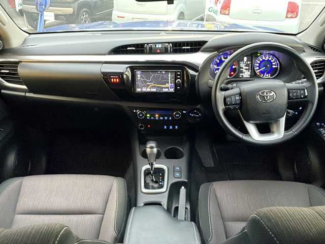 トヨタ ハイラックス Z 兵庫県 2018(平30)年 6万km ネビュラブルーM 純正ディーラーオプションナビ/・BT/・フルセグTV/プリクラッシュ/レーンアシスト/バックカメラ/ドラレコ/ダウンヒルアシストコントロール/センターデフロック/カーテンエアバック/純正フロアマット/ETC/４WD/LEDヘッドライト