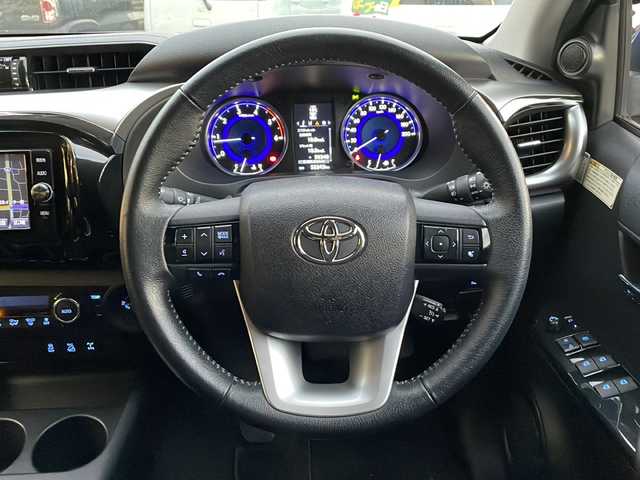 トヨタ ハイラックス Z 兵庫県 2018(平30)年 6万km ネビュラブルーM 純正ディーラーオプションナビ/・BT/・フルセグTV/プリクラッシュ/レーンアシスト/バックカメラ/ドラレコ/ダウンヒルアシストコントロール/センターデフロック/カーテンエアバック/純正フロアマット/ETC/４WD/LEDヘッドライト