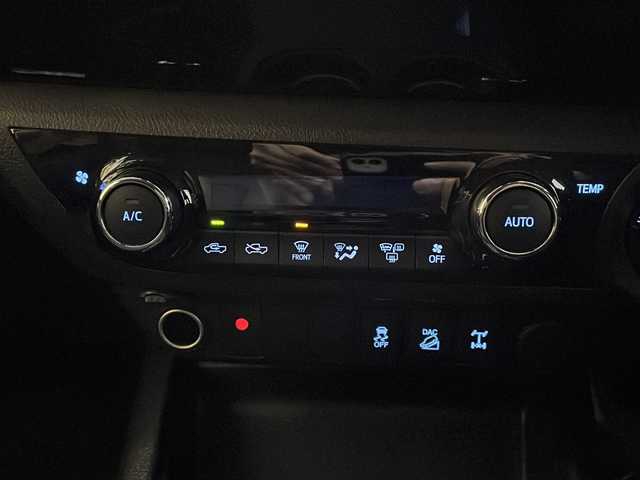 トヨタ ハイラックス Z 兵庫県 2018(平30)年 6万km ネビュラブルーM 純正ディーラーオプションナビ/・BT/・フルセグTV/プリクラッシュ/レーンアシスト/バックカメラ/ドラレコ/ダウンヒルアシストコントロール/センターデフロック/カーテンエアバック/純正フロアマット/ETC/４WD/LEDヘッドライト