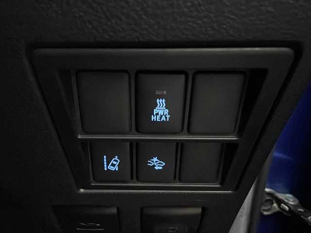 トヨタ ハイラックス Z 兵庫県 2018(平30)年 6万km ネビュラブルーM 純正ディーラーオプションナビ/・BT/・フルセグTV/プリクラッシュ/レーンアシスト/バックカメラ/ドラレコ/ダウンヒルアシストコントロール/センターデフロック/カーテンエアバック/純正フロアマット/ETC/４WD/LEDヘッドライト