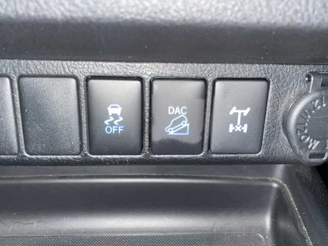 トヨタ ハイラックス Z 兵庫県 2018(平30)年 6万km ネビュラブルーM 純正ディーラーオプションナビ/・BT/・フルセグTV/プリクラッシュ/レーンアシスト/バックカメラ/ドラレコ/ダウンヒルアシストコントロール/センターデフロック/カーテンエアバック/純正フロアマット/ETC/４WD/LEDヘッドライト