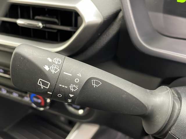 ダイハツ ロッキー G 秋田県 2020(令2)年 5.2万km シャイニングホワイトパール 4WD/社外SDナビ　/フルセグTV/AM/FM/CD/DVD/Bluetooth/バックカメラ　/スマートアシスト　/レーダークルーズコントロール　/レーンキープアシスト　/ブラインドスポットモニター/先行者発進告知/横滑り防止装置/アイドリングストップ/クリアランスソナー/寒冷地仕様　/ワイパーデアイサー　/前席シートヒーター　/ETC/前方ドライブレコーダー/LEDヘッドライト/シーケンシャルウィンカー/オートマチックハイビーム/純正ドアバイザー/純正アルミホイール