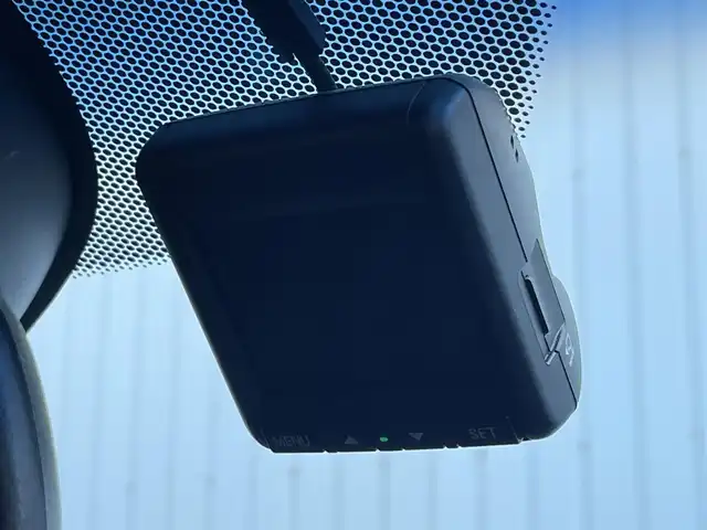 ホンダ ヴェゼル ハイブリッド Z 滋賀県 2015(平27)年 4万km プレミアムディープロッソパール 純正メモリナビ/・フルセグTV/FM/AM/SD/・CD/DVD/Bluetooth/バックカメラ/クルーズコントロール/シティブレーキアクティブシステム/・衝突回避・軽減ブレーキ/・誤発進抑制機能/オートブレーキホールド/純正ドライブレコーダー/ETC/ハーフレザーシート/前席シートヒーター/革巻きステアリング/パドルシフト/防眩インナーミラー/アイドリングストップ/純正LEDヘッドライト/オートライト/フォグランプ/電格ウィンカーミラー/ルーフレール/プッシュスタート/スマートキー×２/ドアバイザー/純正フロアマット