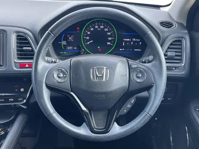 ホンダ ヴェゼル ハイブリッド Z 滋賀県 2015(平27)年 4万km プレミアムディープロッソパール 純正メモリナビ/・フルセグTV/FM/AM/SD/・CD/DVD/Bluetooth/バックカメラ/クルーズコントロール/シティブレーキアクティブシステム/・衝突回避・軽減ブレーキ/・誤発進抑制機能/オートブレーキホールド/純正ドライブレコーダー/ETC/ハーフレザーシート/前席シートヒーター/革巻きステアリング/パドルシフト/防眩インナーミラー/アイドリングストップ/純正LEDヘッドライト/オートライト/フォグランプ/電格ウィンカーミラー/ルーフレール/プッシュスタート/スマートキー×２/ドアバイザー/純正フロアマット
