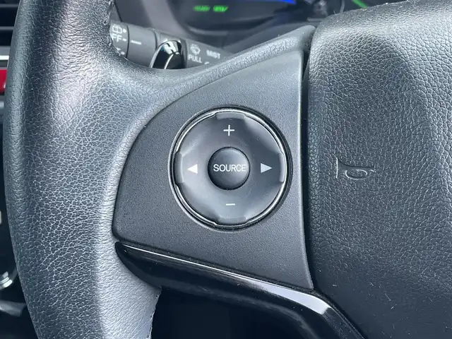 ホンダ ヴェゼル ハイブリッド Z 滋賀県 2015(平27)年 4万km プレミアムディープロッソパール 純正メモリナビ/・フルセグTV/FM/AM/SD/・CD/DVD/Bluetooth/バックカメラ/クルーズコントロール/シティブレーキアクティブシステム/・衝突回避・軽減ブレーキ/・誤発進抑制機能/オートブレーキホールド/純正ドライブレコーダー/ETC/ハーフレザーシート/前席シートヒーター/革巻きステアリング/パドルシフト/防眩インナーミラー/アイドリングストップ/純正LEDヘッドライト/オートライト/フォグランプ/電格ウィンカーミラー/ルーフレール/プッシュスタート/スマートキー×２/ドアバイザー/純正フロアマット