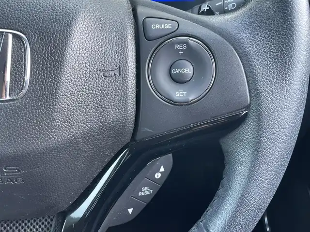 ホンダ ヴェゼル ハイブリッド Z 滋賀県 2015(平27)年 4万km プレミアムディープロッソパール 純正メモリナビ/・フルセグTV/FM/AM/SD/・CD/DVD/Bluetooth/バックカメラ/クルーズコントロール/シティブレーキアクティブシステム/・衝突回避・軽減ブレーキ/・誤発進抑制機能/オートブレーキホールド/純正ドライブレコーダー/ETC/ハーフレザーシート/前席シートヒーター/革巻きステアリング/パドルシフト/防眩インナーミラー/アイドリングストップ/純正LEDヘッドライト/オートライト/フォグランプ/電格ウィンカーミラー/ルーフレール/プッシュスタート/スマートキー×２/ドアバイザー/純正フロアマット