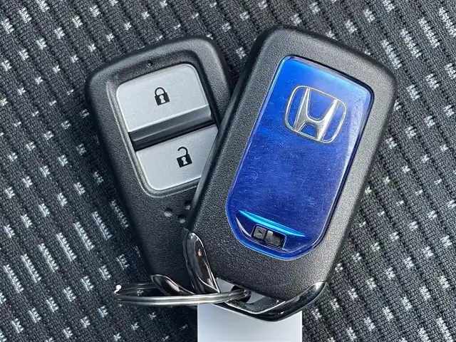 ホンダ ヴェゼル ハイブリッド Z 滋賀県 2015(平27)年 4万km プレミアムディープロッソパール 純正メモリナビ/・フルセグTV/FM/AM/SD/・CD/DVD/Bluetooth/バックカメラ/クルーズコントロール/シティブレーキアクティブシステム/・衝突回避・軽減ブレーキ/・誤発進抑制機能/オートブレーキホールド/純正ドライブレコーダー/ETC/ハーフレザーシート/前席シートヒーター/革巻きステアリング/パドルシフト/防眩インナーミラー/アイドリングストップ/純正LEDヘッドライト/オートライト/フォグランプ/電格ウィンカーミラー/ルーフレール/プッシュスタート/スマートキー×２/ドアバイザー/純正フロアマット