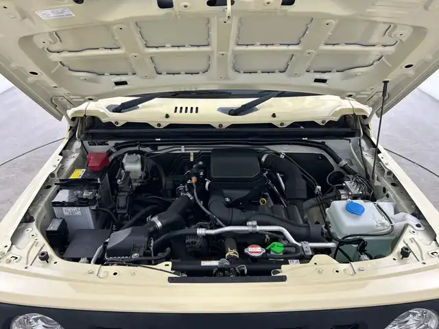 スズキ ジムニー XC 三重県 2018(平30)年 1万km シフォンアイボリーメタリックブラック2トーンルーフ /禁煙車//純正メモリーナビ//バックカメラ//衝突軽減ブレーキ //レーンキープアシスト //クルーズコントロール //革巻きステアリング//ステアリングスイッチ//4WD //ターボ //純正ビルトインETC //DN席シートヒーター //純正前後ドライブレコーダー //オートハイビーム //LED //フォグ