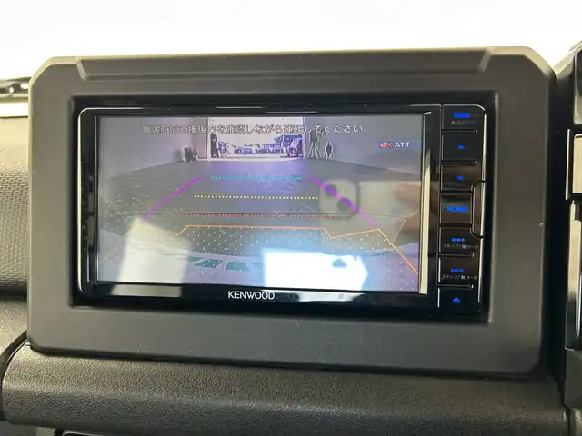 スズキ ジムニー XC 三重県 2018(平30)年 1万km シフォンアイボリーメタリックブラック2トーンルーフ /禁煙車//純正メモリーナビ//バックカメラ//衝突軽減ブレーキ //レーンキープアシスト //クルーズコントロール //革巻きステアリング//ステアリングスイッチ//4WD //ターボ //純正ビルトインETC //DN席シートヒーター //純正前後ドライブレコーダー //オートハイビーム //LED //フォグ