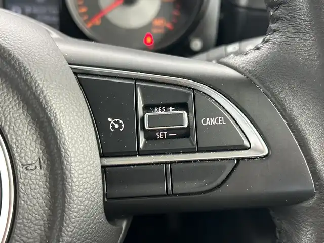 スズキ ジムニー XC 三重県 2018(平30)年 1万km シフォンアイボリーメタリックブラック2トーンルーフ /禁煙車//純正メモリーナビ//バックカメラ//衝突軽減ブレーキ //レーンキープアシスト //クルーズコントロール //革巻きステアリング//ステアリングスイッチ//4WD //ターボ //純正ビルトインETC //DN席シートヒーター //純正前後ドライブレコーダー //オートハイビーム //LED //フォグ