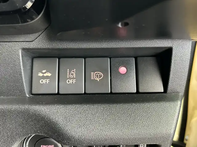 スズキ ジムニー XC 三重県 2018(平30)年 1万km シフォンアイボリーメタリックブラック2トーンルーフ /禁煙車//純正メモリーナビ//バックカメラ//衝突軽減ブレーキ //レーンキープアシスト //クルーズコントロール //革巻きステアリング//ステアリングスイッチ//4WD //ターボ //純正ビルトインETC //DN席シートヒーター //純正前後ドライブレコーダー //オートハイビーム //LED //フォグ