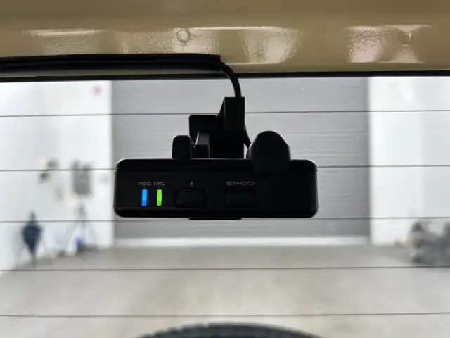 スズキ ジムニー XC 三重県 2018(平30)年 1万km シフォンアイボリーメタリックブラック2トーンルーフ /禁煙車//純正メモリーナビ//バックカメラ//衝突軽減ブレーキ //レーンキープアシスト //クルーズコントロール //革巻きステアリング//ステアリングスイッチ//4WD //ターボ //純正ビルトインETC //DN席シートヒーター //純正前後ドライブレコーダー //オートハイビーム //LED //フォグ