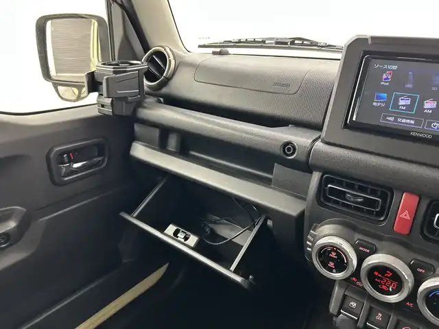 スズキ ジムニー XC 三重県 2018(平30)年 1万km シフォンアイボリーメタリックブラック2トーンルーフ /禁煙車//純正メモリーナビ//バックカメラ//衝突軽減ブレーキ //レーンキープアシスト //クルーズコントロール //革巻きステアリング//ステアリングスイッチ//4WD //ターボ //純正ビルトインETC //DN席シートヒーター //純正前後ドライブレコーダー //オートハイビーム //LED //フォグ