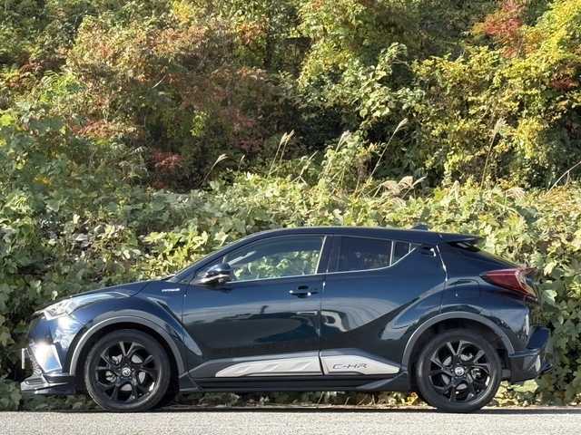 トヨタ Ｃ－ＨＲ G モード ネロ 大分県 2019(平31)年 7.1万km ブラッキッシュアゲハガラスフレーク TRDフルエアロ/トヨタセーフティセンス/ハーフレザーシート/純正メモリーナビ/バックカメラ/フルセグ /DVD/Bluetooth/シートヒーター/純正LEDヘッドライト/フォグランプ/オートライトコントロール/オートハイビームアシスト/シーケンシャルウインカー/アダプティブクルーズコントロール/レーンキープアシスト/スマートキー/エンジンプッシュスタート/ビルトインETC/純正18インチアルミ/前後クリアランスソナー