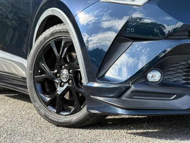 トヨタ Ｃ－ＨＲ G モード ネロ 大分県 2019(平31)年 7.1万km ブラッキッシュアゲハガラスフレーク TRDフルエアロ/トヨタセーフティセンス/ハーフレザーシート/純正メモリーナビ/バックカメラ/フルセグ /DVD/Bluetooth/シートヒーター/純正LEDヘッドライト/フォグランプ/オートライトコントロール/オートハイビームアシスト/シーケンシャルウインカー/アダプティブクルーズコントロール/レーンキープアシスト/スマートキー/エンジンプッシュスタート/ビルトインETC/純正18インチアルミ/前後クリアランスソナー