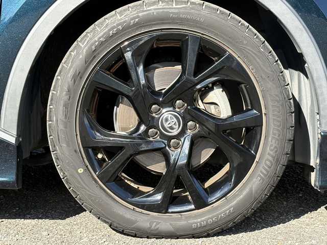 トヨタ Ｃ－ＨＲ G モード ネロ 大分県 2019(平31)年 7.1万km ブラッキッシュアゲハガラスフレーク TRDフルエアロ/トヨタセーフティセンス/ハーフレザーシート/純正メモリーナビ/バックカメラ/フルセグ /DVD/Bluetooth/シートヒーター/純正LEDヘッドライト/フォグランプ/オートライトコントロール/オートハイビームアシスト/シーケンシャルウインカー/アダプティブクルーズコントロール/レーンキープアシスト/スマートキー/エンジンプッシュスタート/ビルトインETC/純正18インチアルミ/前後クリアランスソナー