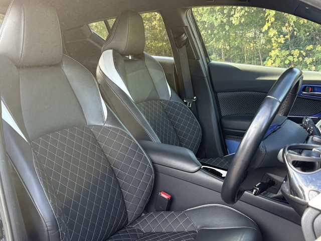 トヨタ Ｃ－ＨＲ G モード ネロ 大分県 2019(平31)年 7.1万km ブラッキッシュアゲハガラスフレーク TRDフルエアロ/トヨタセーフティセンス/ハーフレザーシート/純正メモリーナビ/バックカメラ/フルセグ /DVD/Bluetooth/シートヒーター/純正LEDヘッドライト/フォグランプ/オートライトコントロール/オートハイビームアシスト/シーケンシャルウインカー/アダプティブクルーズコントロール/レーンキープアシスト/スマートキー/エンジンプッシュスタート/ビルトインETC/純正18インチアルミ/前後クリアランスソナー