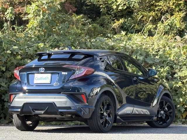 トヨタ Ｃ－ＨＲ G モード ネロ 大分県 2019(平31)年 7.1万km ブラッキッシュアゲハガラスフレーク TRDフルエアロ/トヨタセーフティセンス/ハーフレザーシート/純正メモリーナビ/バックカメラ/フルセグ /DVD/Bluetooth/シートヒーター/純正LEDヘッドライト/フォグランプ/オートライトコントロール/オートハイビームアシスト/シーケンシャルウインカー/アダプティブクルーズコントロール/レーンキープアシスト/スマートキー/エンジンプッシュスタート/ビルトインETC/純正18インチアルミ/前後クリアランスソナー