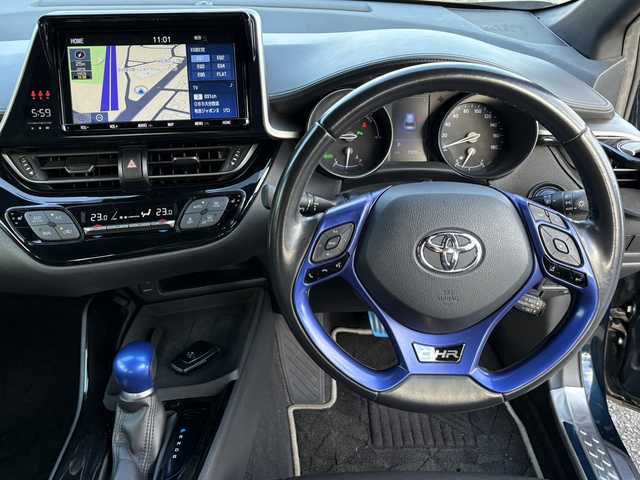 トヨタ Ｃ－ＨＲ G モード ネロ 大分県 2019(平31)年 7.1万km ブラッキッシュアゲハガラスフレーク TRDフルエアロ/トヨタセーフティセンス/ハーフレザーシート/純正メモリーナビ/バックカメラ/フルセグ /DVD/Bluetooth/シートヒーター/純正LEDヘッドライト/フォグランプ/オートライトコントロール/オートハイビームアシスト/シーケンシャルウインカー/アダプティブクルーズコントロール/レーンキープアシスト/スマートキー/エンジンプッシュスタート/ビルトインETC/純正18インチアルミ/前後クリアランスソナー