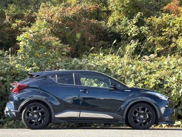 トヨタ Ｃ－ＨＲ G モード ネロ 大分県 2019(平31)年 7.1万km ブラッキッシュアゲハガラスフレーク TRDフルエアロ/トヨタセーフティセンス/ハーフレザーシート/純正メモリーナビ/バックカメラ/フルセグ /DVD/Bluetooth/シートヒーター/純正LEDヘッドライト/フォグランプ/オートライトコントロール/オートハイビームアシスト/シーケンシャルウインカー/アダプティブクルーズコントロール/レーンキープアシスト/スマートキー/エンジンプッシュスタート/ビルトインETC/純正18インチアルミ/前後クリアランスソナー