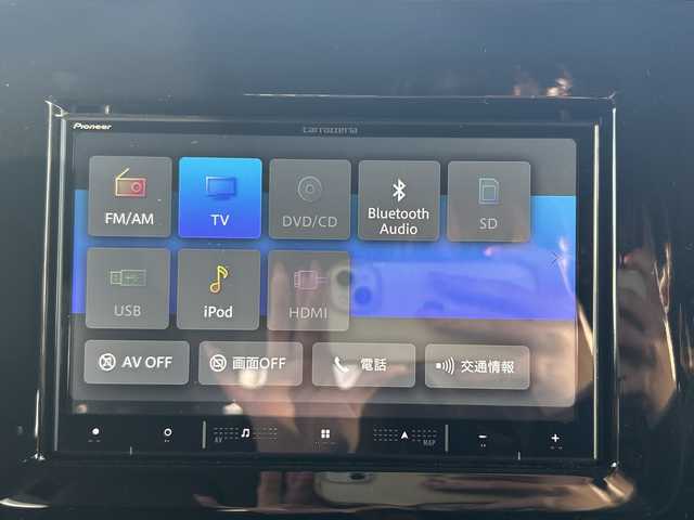 スズキ スペーシア カスタム HYBRID XS 長野県 2024(令6)年 0.4万km クールカーキPM 禁煙車/社外8インチナビ（CD/DVD/フルセグTV/Bluetooth）/セーフティサポート/・デュアルセンサーブレーキサポート/・誤発進抑制機能/・車線逸脱警報機能/・ふらつき警報機能/・先行車発進お知らせ機能/・ハイビームアシスト/・後退時ブレーキサポート/・後方誤発進抑制機能/・リアパーキングセンサー/・アダプティブクルーズコントロール/・標識認識機能/・ヘッドアップディスプレイ/バックカメラ/両側パワースライドドア/前席シートヒーター/ハーフレザーシート/ステアリングヒーター/革巻きステアリング/ステアリングスイッチ/LEDヘッドライト/フォグランプ/オートライト/電動パーキングブレーキ/ブレーキホールド/アイドリングストップ/スマートキー/Pスタート/電動格納ミラー/純正15インチAW/純正フロアマット