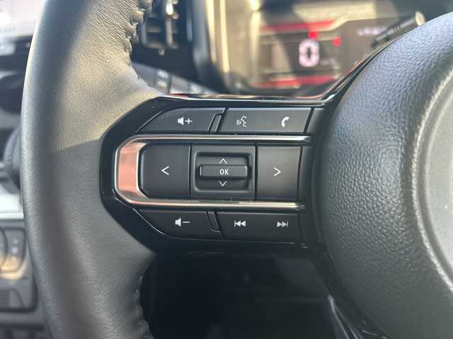 スズキ スペーシア カスタム HYBRID XS 長野県 2024(令6)年 0.4万km クールカーキPM 禁煙車/社外8インチナビ（CD/DVD/フルセグTV/Bluetooth）/セーフティサポート/・デュアルセンサーブレーキサポート/・誤発進抑制機能/・車線逸脱警報機能/・ふらつき警報機能/・先行車発進お知らせ機能/・ハイビームアシスト/・後退時ブレーキサポート/・後方誤発進抑制機能/・リアパーキングセンサー/・アダプティブクルーズコントロール/・標識認識機能/・ヘッドアップディスプレイ/バックカメラ/両側パワースライドドア/前席シートヒーター/ハーフレザーシート/ステアリングヒーター/革巻きステアリング/ステアリングスイッチ/LEDヘッドライト/フォグランプ/オートライト/電動パーキングブレーキ/ブレーキホールド/アイドリングストップ/スマートキー/Pスタート/電動格納ミラー/純正15インチAW/純正フロアマット