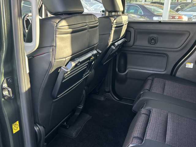 スズキ スペーシア カスタム HYBRID XS 長野県 2024(令6)年 0.4万km クールカーキPM 禁煙車/社外8インチナビ（CD/DVD/フルセグTV/Bluetooth）/セーフティサポート/・デュアルセンサーブレーキサポート/・誤発進抑制機能/・車線逸脱警報機能/・ふらつき警報機能/・先行車発進お知らせ機能/・ハイビームアシスト/・後退時ブレーキサポート/・後方誤発進抑制機能/・リアパーキングセンサー/・アダプティブクルーズコントロール/・標識認識機能/・ヘッドアップディスプレイ/バックカメラ/両側パワースライドドア/前席シートヒーター/ハーフレザーシート/ステアリングヒーター/革巻きステアリング/ステアリングスイッチ/LEDヘッドライト/フォグランプ/オートライト/電動パーキングブレーキ/ブレーキホールド/アイドリングストップ/スマートキー/Pスタート/電動格納ミラー/純正15インチAW/純正フロアマット