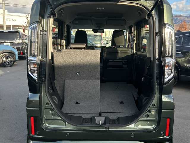 スズキ スペーシア カスタム HYBRID XS 長野県 2024(令6)年 0.4万km クールカーキPM 禁煙車/社外8インチナビ（CD/DVD/フルセグTV/Bluetooth）/セーフティサポート/・デュアルセンサーブレーキサポート/・誤発進抑制機能/・車線逸脱警報機能/・ふらつき警報機能/・先行車発進お知らせ機能/・ハイビームアシスト/・後退時ブレーキサポート/・後方誤発進抑制機能/・リアパーキングセンサー/・アダプティブクルーズコントロール/・標識認識機能/・ヘッドアップディスプレイ/バックカメラ/両側パワースライドドア/前席シートヒーター/ハーフレザーシート/ステアリングヒーター/革巻きステアリング/ステアリングスイッチ/LEDヘッドライト/フォグランプ/オートライト/電動パーキングブレーキ/ブレーキホールド/アイドリングストップ/スマートキー/Pスタート/電動格納ミラー/純正15インチAW/純正フロアマット