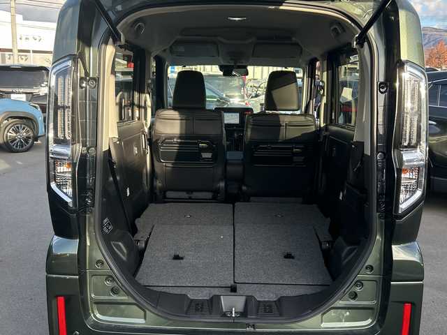 スズキ スペーシア カスタム HYBRID XS 長野県 2024(令6)年 0.4万km クールカーキPM 禁煙車/社外8インチナビ（CD/DVD/フルセグTV/Bluetooth）/セーフティサポート/・デュアルセンサーブレーキサポート/・誤発進抑制機能/・車線逸脱警報機能/・ふらつき警報機能/・先行車発進お知らせ機能/・ハイビームアシスト/・後退時ブレーキサポート/・後方誤発進抑制機能/・リアパーキングセンサー/・アダプティブクルーズコントロール/・標識認識機能/・ヘッドアップディスプレイ/バックカメラ/両側パワースライドドア/前席シートヒーター/ハーフレザーシート/ステアリングヒーター/革巻きステアリング/ステアリングスイッチ/LEDヘッドライト/フォグランプ/オートライト/電動パーキングブレーキ/ブレーキホールド/アイドリングストップ/スマートキー/Pスタート/電動格納ミラー/純正15インチAW/純正フロアマット