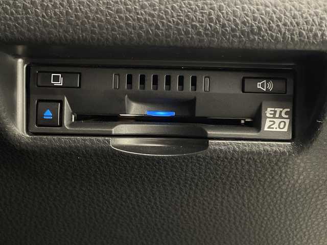 トヨタ ハリアー ハイブリッド Z レザーパッケージ 宮崎県 2021(令3)年 4万km ホワイトパールクリスタルシャイン モデリスタエアロ/純正ナビ・Bluetooth・FM/AM/パノラマミックビューモニター　/デジタルインナーミラー　/パワーバックドア　/ブラックレザーシート/Ｄ／Ｎ席シートヒーター・シートエアー/Ｄ／Ｎ席パワーシート　/ハンドルヒーター　/クルーズコントロール/オートライト/オートハイビーム/ビルトイン2.0ETC/エマージェンシーボタン/スマートキー/横滑り防止機能/ハンドルリモコン