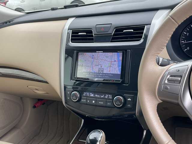 日産 ティアナ XV 岐阜県 2015(平27)年 3.6万km ブリリアントホワイトパール 登録時走行距離35473km/社外ＳＤナビ/フルセグＴＶ/サンルーフ/レザーシート/シートヒーター/エアシート/パワーシート/オットマン/ＥＴＣ/Ｂｌｕｅ　ｔｏｏｔｈ/純正フロアマット/純正アルミホイール/プッシュスタート/ＬＥＤヘッドライト/ABS/横滑り防止装置/コーナーセンサー/レーンキープアシスト/盗難防止装置/オートライト/エアバッグ/衝突被害軽減システム