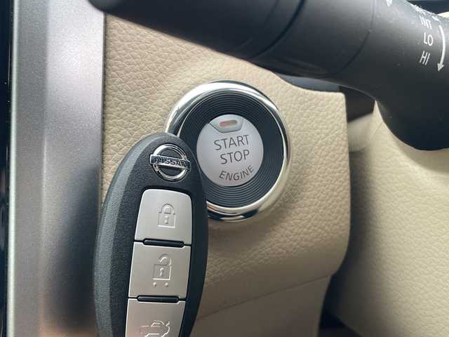 日産 ティアナ XV 岐阜県 2015(平27)年 3.6万km ブリリアントホワイトパール 登録時走行距離35473km/社外ＳＤナビ/フルセグＴＶ/サンルーフ/レザーシート/シートヒーター/エアシート/パワーシート/オットマン/ＥＴＣ/Ｂｌｕｅ　ｔｏｏｔｈ/純正フロアマット/純正アルミホイール/プッシュスタート/ＬＥＤヘッドライト/ABS/横滑り防止装置/コーナーセンサー/レーンキープアシスト/盗難防止装置/オートライト/エアバッグ/衝突被害軽減システム