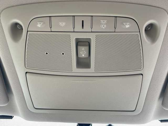 日産 ティアナ XV 岐阜県 2015(平27)年 3.6万km ブリリアントホワイトパール 登録時走行距離35473km/社外ＳＤナビ/フルセグＴＶ/サンルーフ/レザーシート/シートヒーター/エアシート/パワーシート/オットマン/ＥＴＣ/Ｂｌｕｅ　ｔｏｏｔｈ/純正フロアマット/純正アルミホイール/プッシュスタート/ＬＥＤヘッドライト/ABS/横滑り防止装置/コーナーセンサー/レーンキープアシスト/盗難防止装置/オートライト/エアバッグ/衝突被害軽減システム