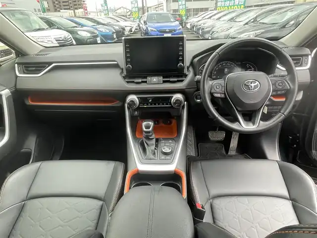 トヨタ ＲＡＶ４ アドベンチャー 島根県 2021(令3)年 6.8万km アティチュードブラックマイカ 4WD/純正ディスプレイオーディオ　/(フルセグTV/Ｂｌｕｅｔｏｏｔｈ接続)/前方ドライブレコーダー　/ＥＴＣ　/バックカメラ　/レーダークルーズコントロール　/ブラインドスポットモニター/前後コーナーセンサー/レーンアシスト/プリクラッシュセーフティ/レザーシート(黒)　/運転席パワーシート　/オートハイビーム／ライト　/純正LEDヘッドライト　/純正１９インチアルミホイール/純正フロアマット/スペアキー1本