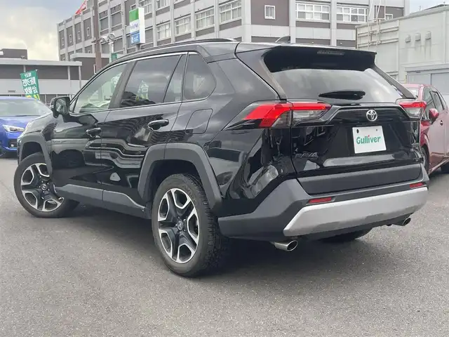 トヨタ ＲＡＶ４ アドベンチャー 島根県 2021(令3)年 6.8万km アティチュードブラックマイカ 4WD/純正ディスプレイオーディオ　/(フルセグTV/Ｂｌｕｅｔｏｏｔｈ接続)/前方ドライブレコーダー　/ＥＴＣ　/バックカメラ　/レーダークルーズコントロール　/ブラインドスポットモニター/前後コーナーセンサー/レーンアシスト/プリクラッシュセーフティ/レザーシート(黒)　/運転席パワーシート　/オートハイビーム／ライト　/純正LEDヘッドライト　/純正１９インチアルミホイール/純正フロアマット/スペアキー1本