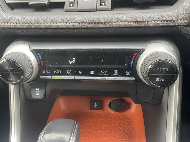 トヨタ ＲＡＶ４ アドベンチャー 島根県 2021(令3)年 6.8万km アティチュードブラックマイカ 4WD/純正ディスプレイオーディオ　/(フルセグTV/Ｂｌｕｅｔｏｏｔｈ接続)/前方ドライブレコーダー　/ＥＴＣ　/バックカメラ　/レーダークルーズコントロール　/ブラインドスポットモニター/前後コーナーセンサー/レーンアシスト/プリクラッシュセーフティ/レザーシート(黒)　/運転席パワーシート　/オートハイビーム／ライト　/純正LEDヘッドライト　/純正１９インチアルミホイール/純正フロアマット/スペアキー1本