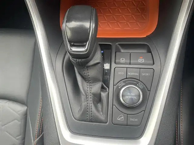 トヨタ ＲＡＶ４ アドベンチャー 島根県 2021(令3)年 6.8万km アティチュードブラックマイカ 4WD/純正ディスプレイオーディオ　/(フルセグTV/Ｂｌｕｅｔｏｏｔｈ接続)/前方ドライブレコーダー　/ＥＴＣ　/バックカメラ　/レーダークルーズコントロール　/ブラインドスポットモニター/前後コーナーセンサー/レーンアシスト/プリクラッシュセーフティ/レザーシート(黒)　/運転席パワーシート　/オートハイビーム／ライト　/純正LEDヘッドライト　/純正１９インチアルミホイール/純正フロアマット/スペアキー1本