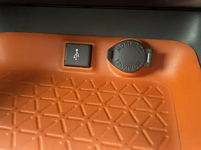 トヨタ ＲＡＶ４ アドベンチャー 島根県 2021(令3)年 6.8万km アティチュードブラックマイカ 4WD/純正ディスプレイオーディオ　/(フルセグTV/Ｂｌｕｅｔｏｏｔｈ接続)/前方ドライブレコーダー　/ＥＴＣ　/バックカメラ　/レーダークルーズコントロール　/ブラインドスポットモニター/前後コーナーセンサー/レーンアシスト/プリクラッシュセーフティ/レザーシート(黒)　/運転席パワーシート　/オートハイビーム／ライト　/純正LEDヘッドライト　/純正１９インチアルミホイール/純正フロアマット/スペアキー1本