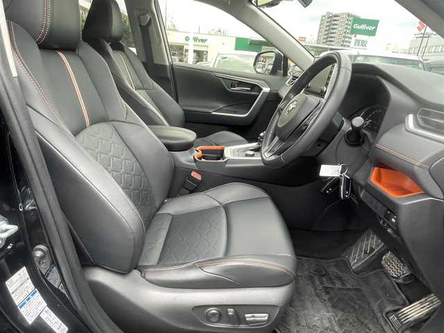 トヨタ ＲＡＶ４ アドベンチャー 島根県 2021(令3)年 6.8万km アティチュードブラックマイカ 4WD/純正ディスプレイオーディオ　/(フルセグTV/Ｂｌｕｅｔｏｏｔｈ接続)/前方ドライブレコーダー　/ＥＴＣ　/バックカメラ　/レーダークルーズコントロール　/ブラインドスポットモニター/前後コーナーセンサー/レーンアシスト/プリクラッシュセーフティ/レザーシート(黒)　/運転席パワーシート　/オートハイビーム／ライト　/純正LEDヘッドライト　/純正１９インチアルミホイール/純正フロアマット/スペアキー1本