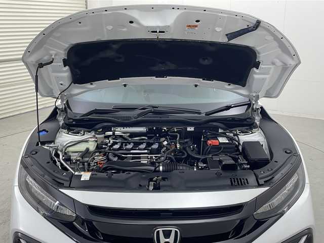 ホンダ シビック ハッチバック 茨城県 2021(令3)年 2.3万km プラチナホワイトパール 純正ナビ/・Bluetooth接続/・バックカメラ/・フルセグテレビ/ETC/ドライブレコーダー/LEDヘッドライト/パワーシート/パドルシフト/フロントフォグ/アイドリングストップ/クルーズコントロール/オートライト/ABS/横滑り防止装置/レーンアシストキープ/盗難防止装置/カーテンエアバッグ