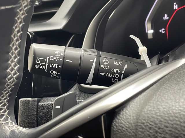 ホンダ シビック ハッチバック 茨城県 2021(令3)年 2.3万km プラチナホワイトパール 純正ナビ/・Bluetooth接続/・バックカメラ/・フルセグテレビ/ETC/ドライブレコーダー/LEDヘッドライト/パワーシート/パドルシフト/フロントフォグ/アイドリングストップ/クルーズコントロール/オートライト/ABS/横滑り防止装置/レーンアシストキープ/盗難防止装置/カーテンエアバッグ